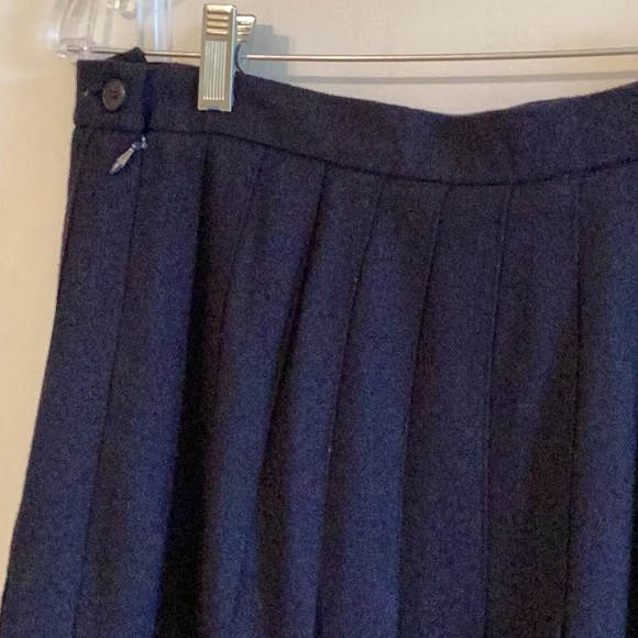 Lands’ End Wool Pleated Skirt - Picture 3 of 9